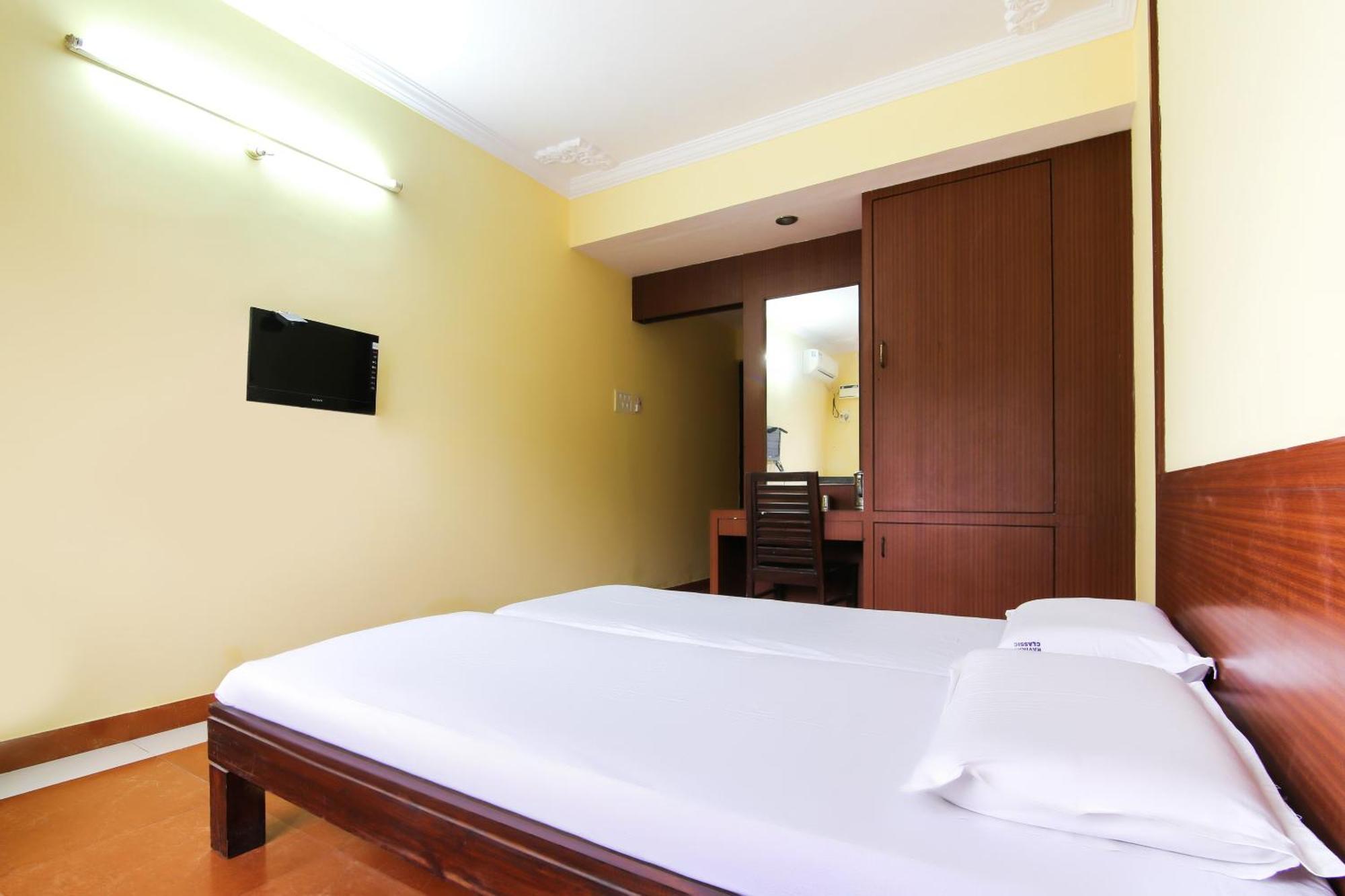 SPOT ON 40731 Hotel Raviraj Classic Cana Exterior foto